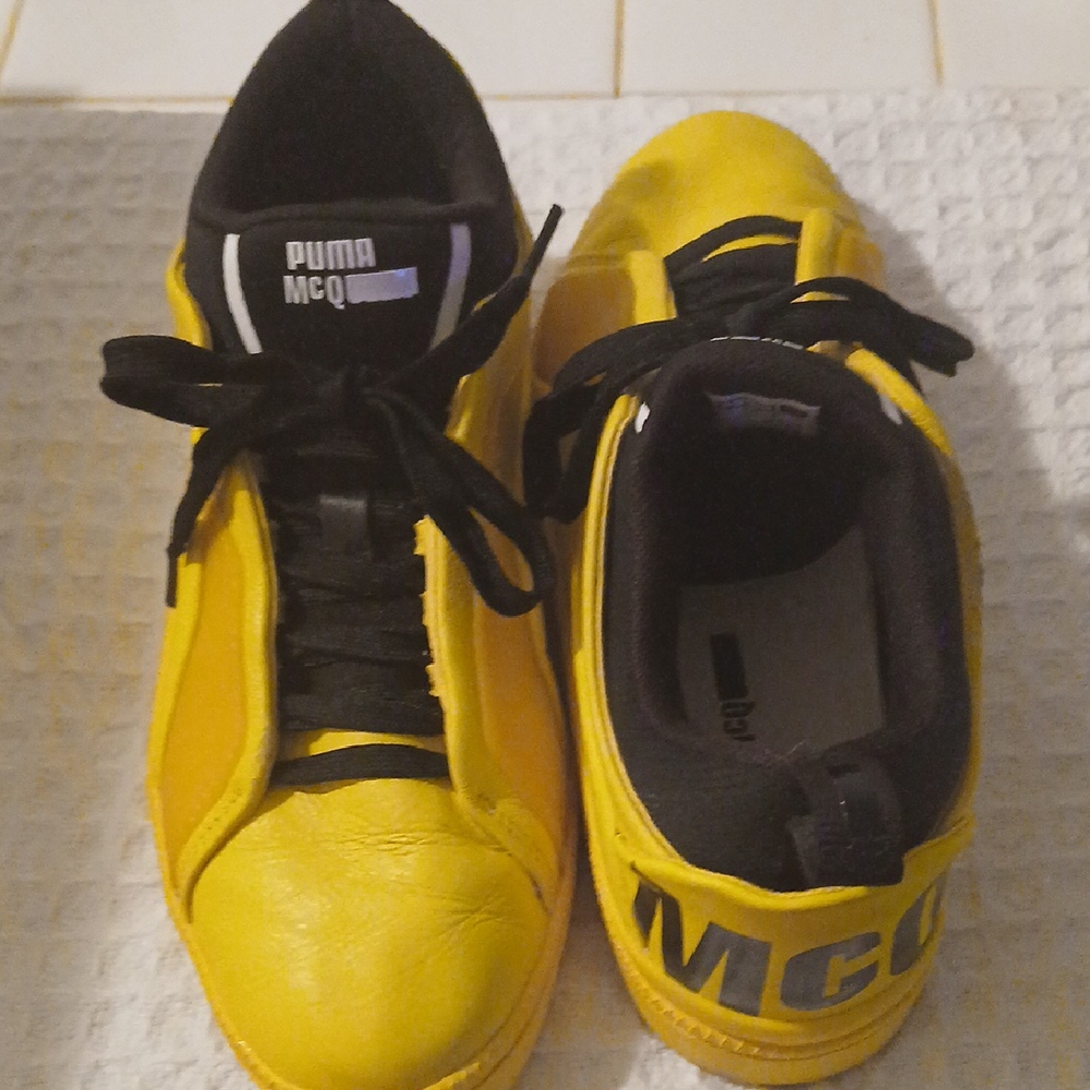 Puma Kids Yellow and Black Sneakers